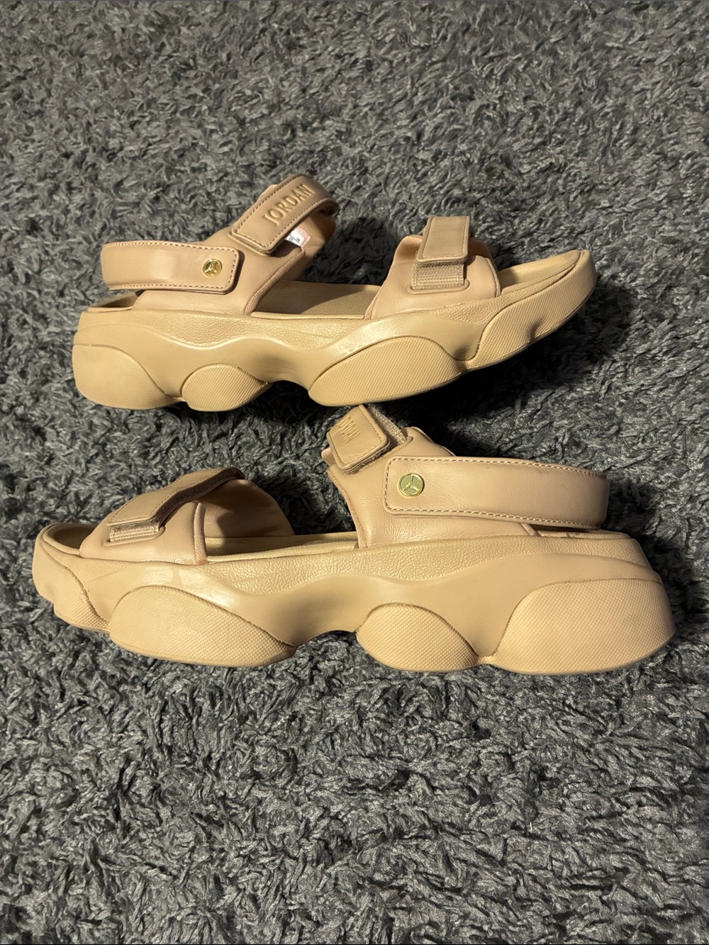 Jordan deja legend sandals